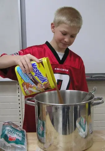 Pouring the cocoa mix